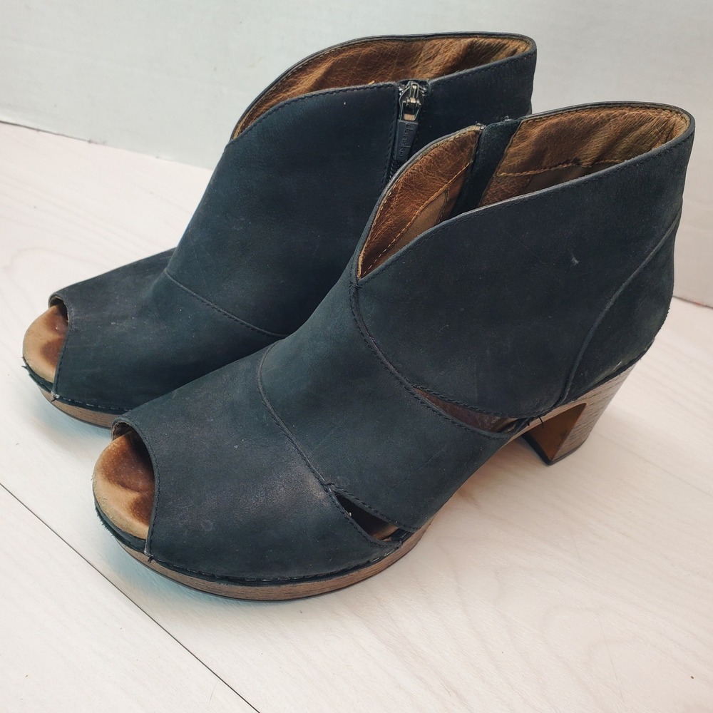Dansko Black Leather Peep Toe Clog Booties Side Cutout Wood Heel Size 40 Witchy